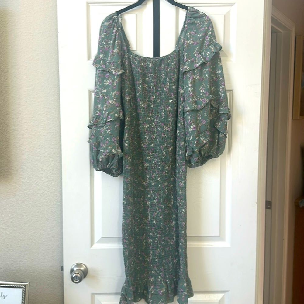 Green floral balloon sleeve dress